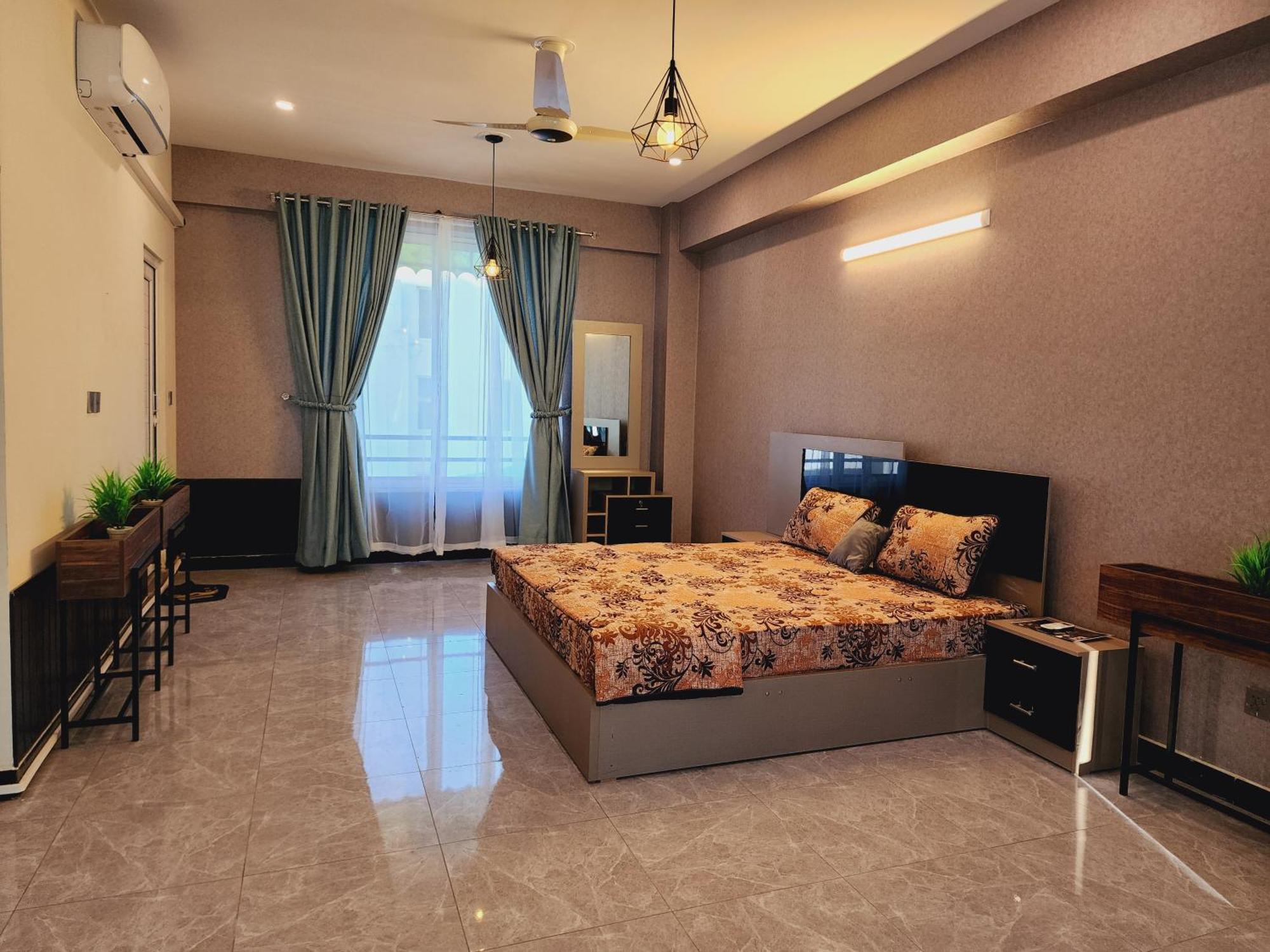 Motorway Majesty Suites Islamabad - Near Islamabad International Airport And Motorway Rum bild