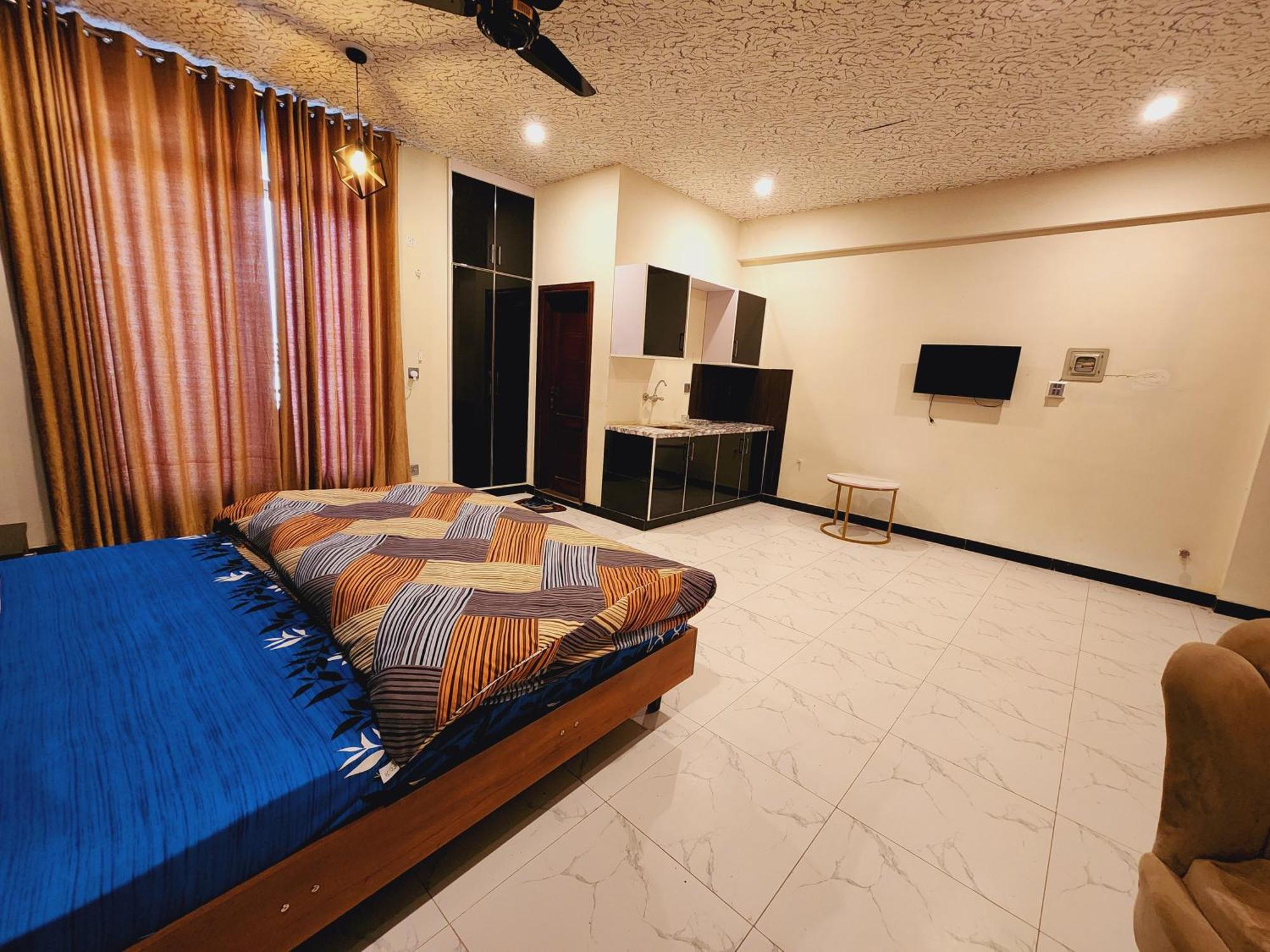 Motorway Majesty Suites Islamabad - Near Islamabad International Airport And Motorway Rum bild