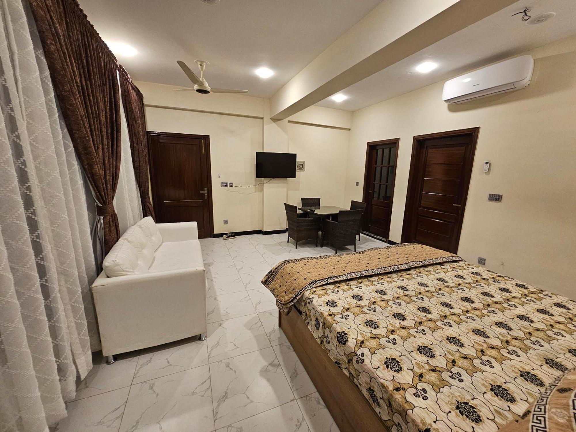 Motorway Majesty Suites Islamabad - Near Islamabad International Airport And Motorway Rum bild