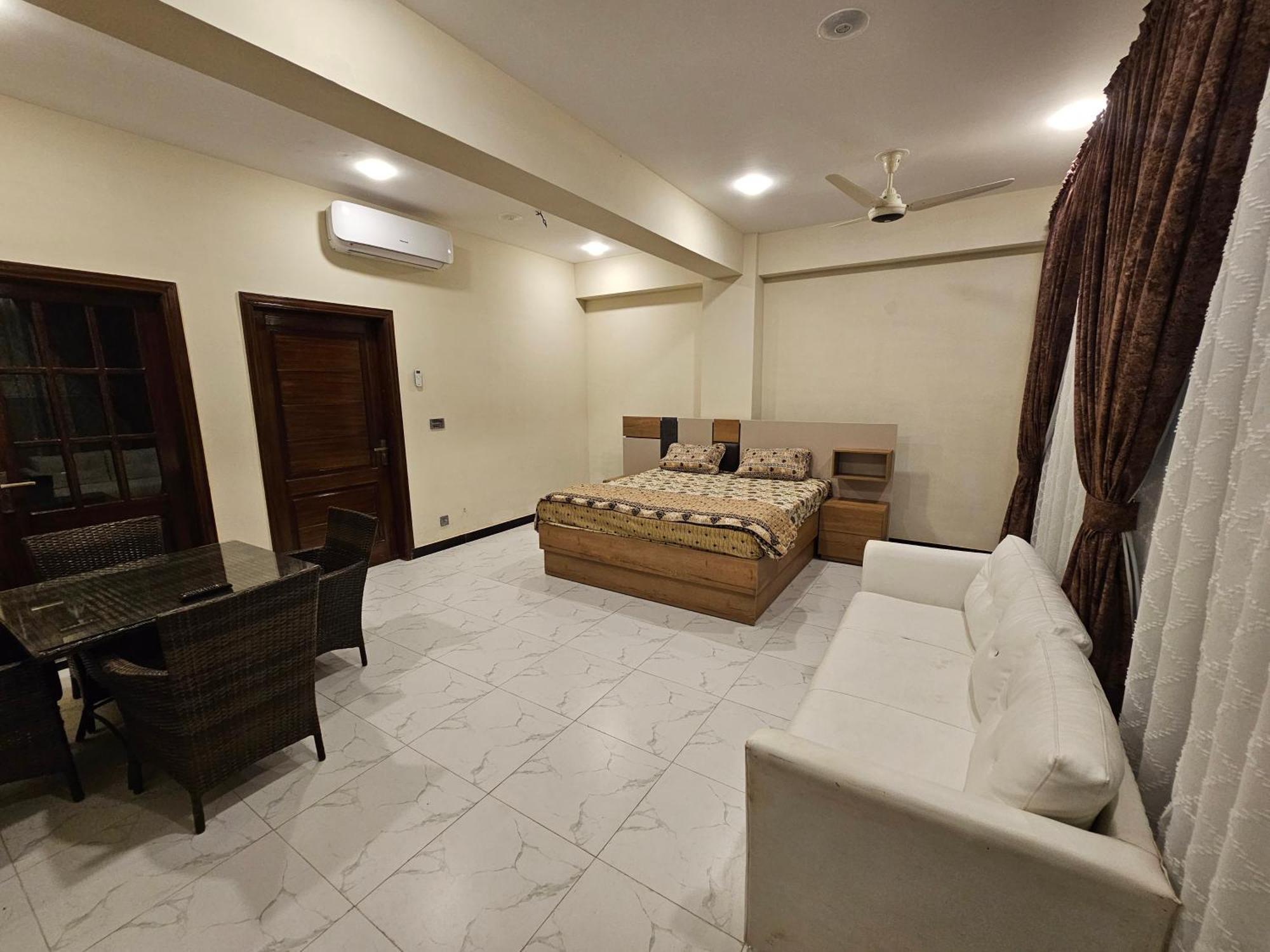 Motorway Majesty Suites Islamabad - Near Islamabad International Airport And Motorway Rum bild