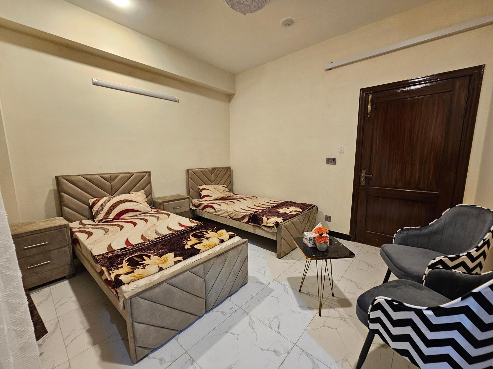 Motorway Majesty Suites Islamabad - Near Islamabad International Airport And Motorway Rum bild