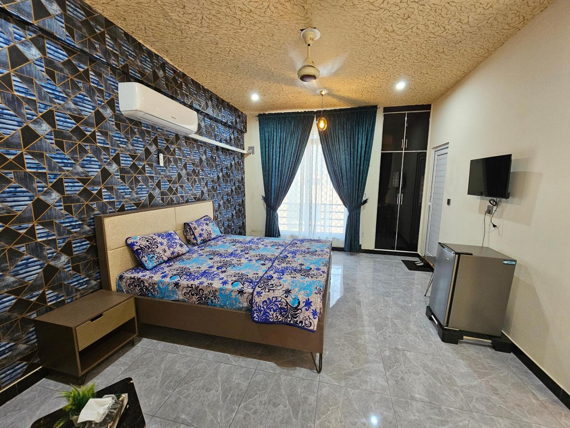 Motorway Majesty Suites Islamabad - Near Islamabad International Airport And Motorway Rum bild