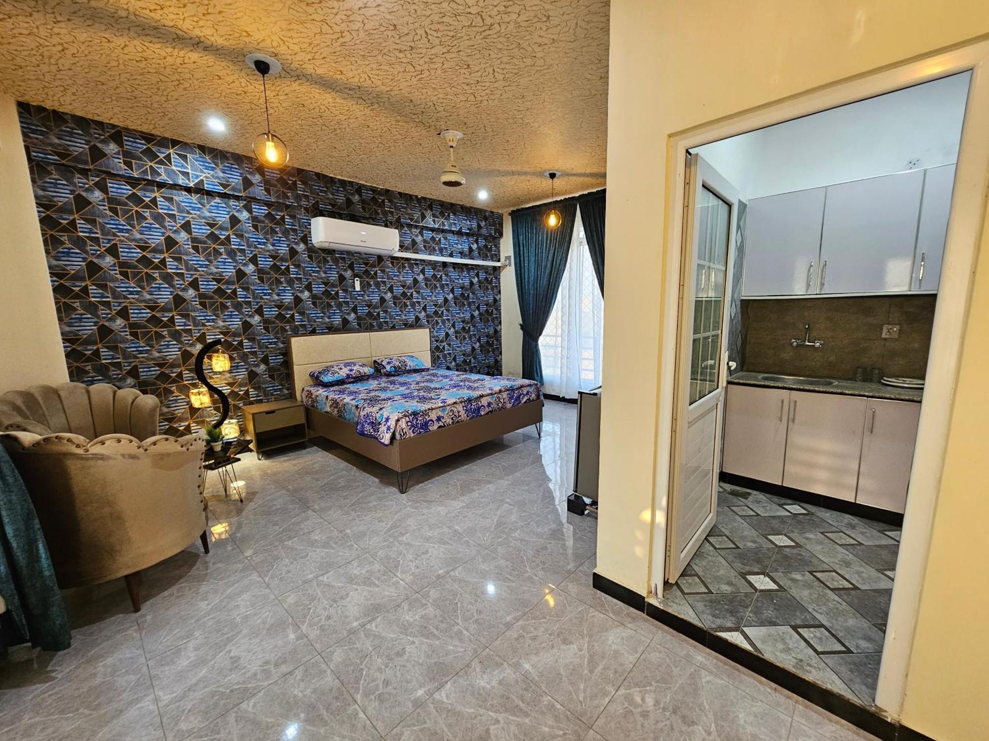 Motorway Majesty Suites Islamabad - Near Islamabad International Airport And Motorway Rum bild